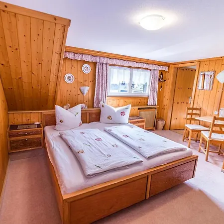 Haus Erika 게스트하우스 비든