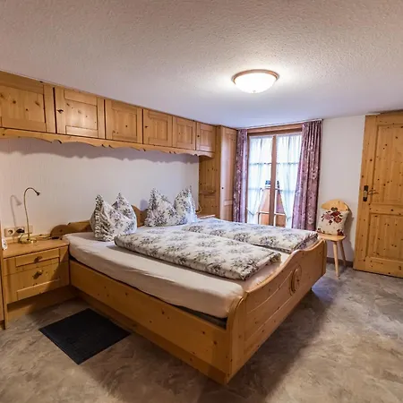 Haus Erika 게스트하우스 비든