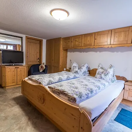 Haus Erika 게스트하우스 4*